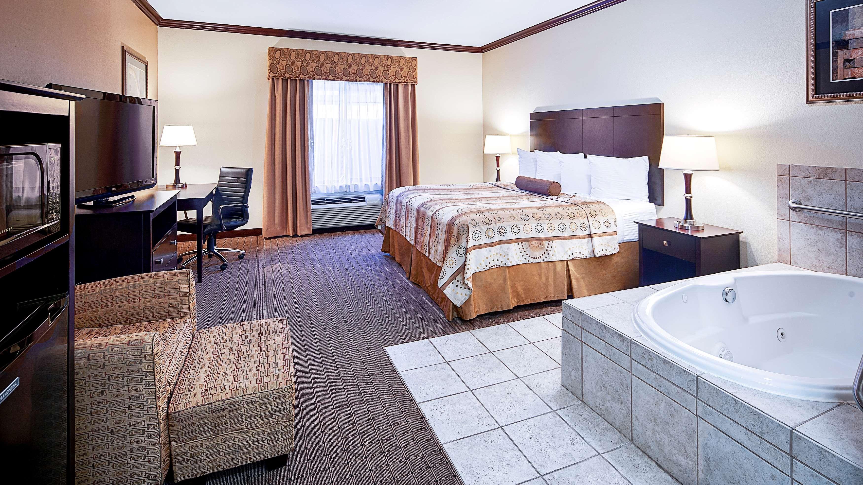 Best Western Plus Royal Mountain Inn & Suites Athens Exterior photo