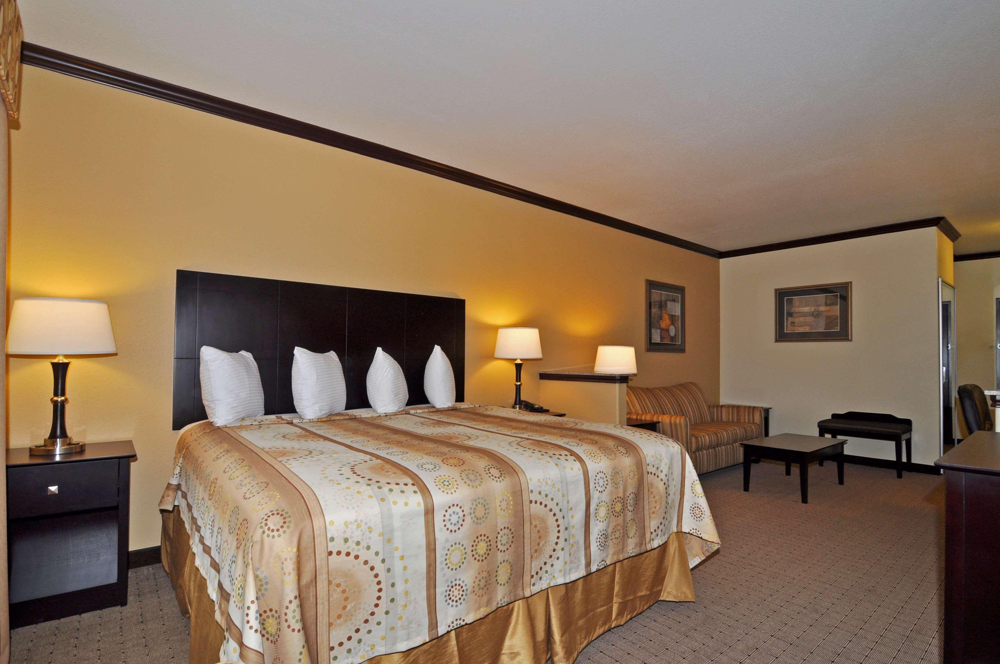Best Western Plus Royal Mountain Inn & Suites Athens Room photo