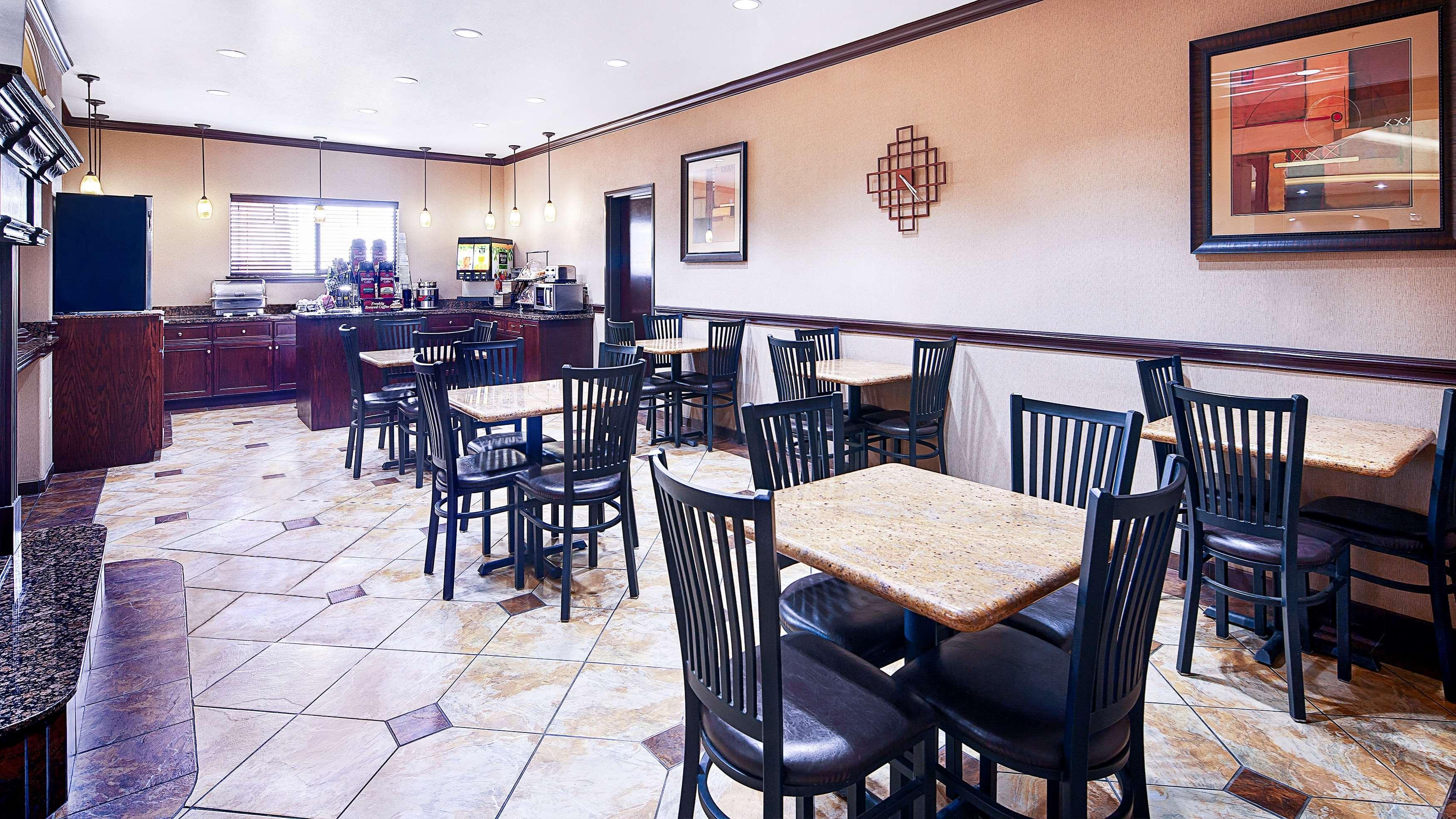Best Western Plus Royal Mountain Inn & Suites Athens Exterior photo