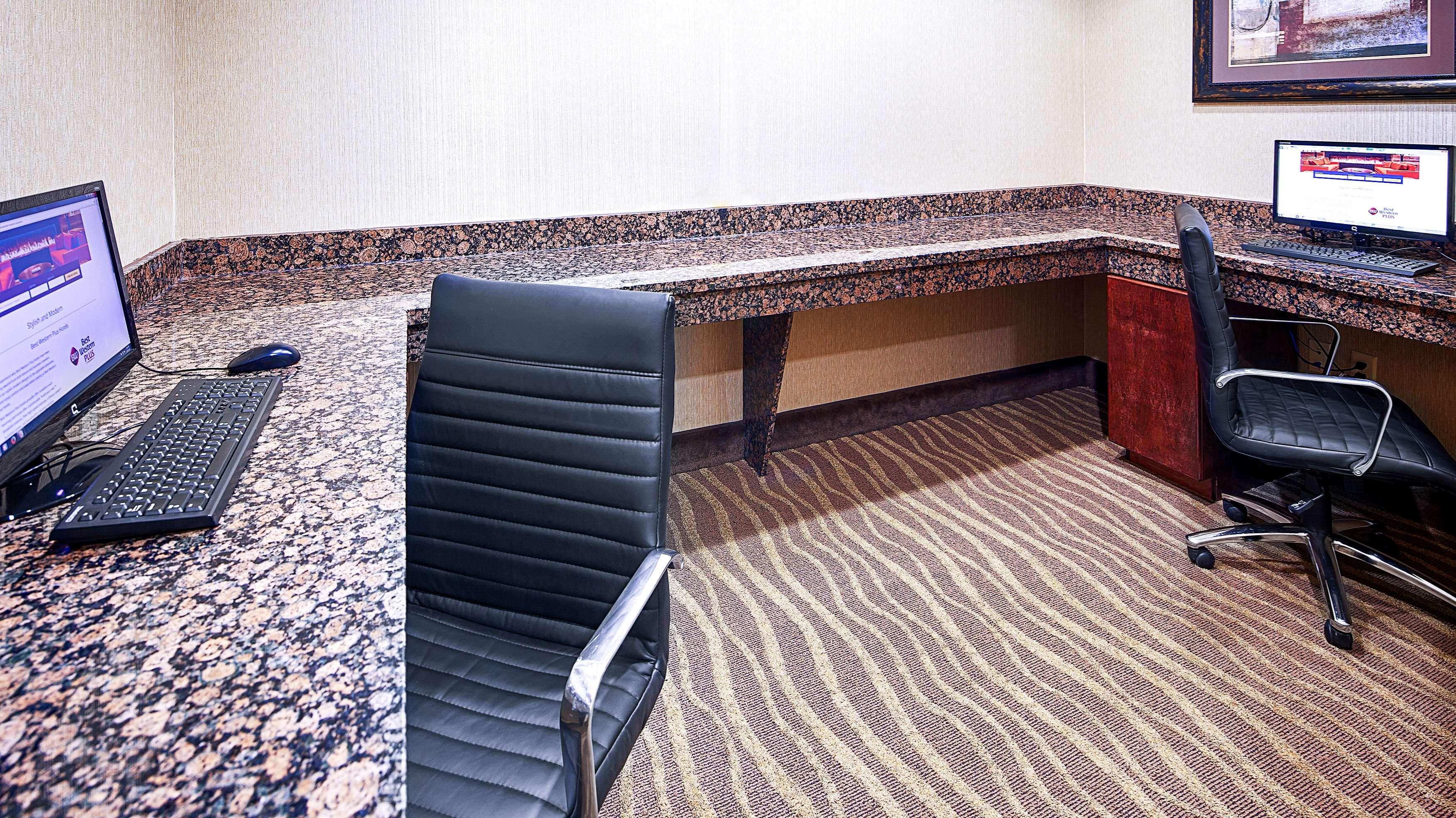 Best Western Plus Royal Mountain Inn & Suites Athens Exterior photo