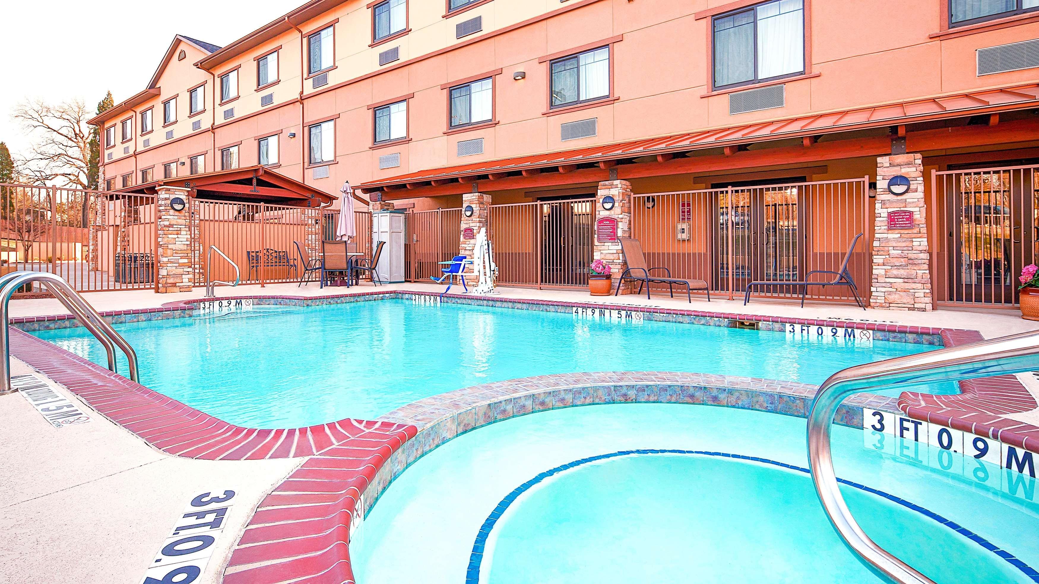 Best Western Plus Royal Mountain Inn & Suites Athens Exterior photo